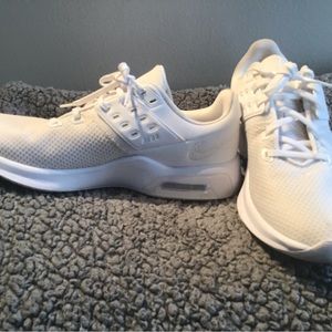 Nike AirMax Sneakers